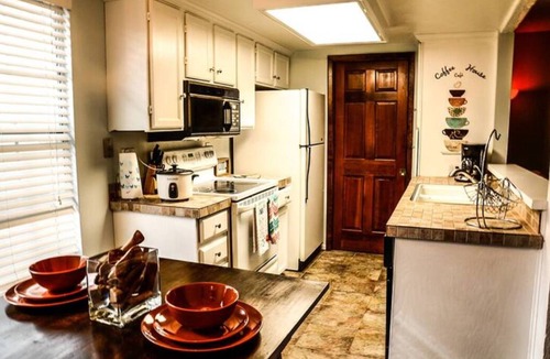 Aurora House | Private 2 bedroom Colorado Townhouse with 2 Car attached Garage Parking