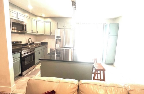 Aurora Apartment | Private 3 bedroom and 3 bathroom