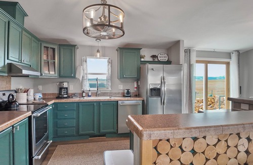 Fairplay House | Private 40-Acre Estate - Hot Tub Under the Milky Way - 40 Min to Breckenridge