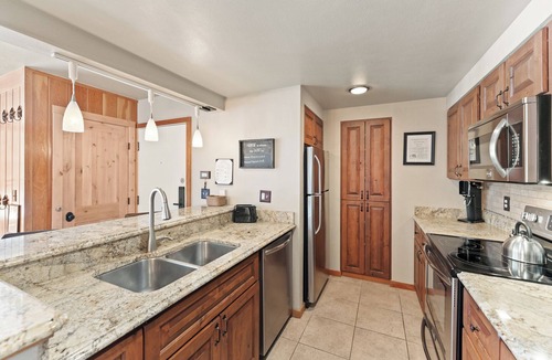 Keystone Condo | Private Balcony & Mountain Views, Close to Shuttle & Walk to Lakeside Village