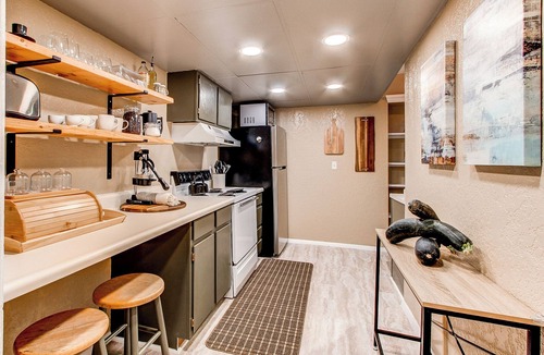 Capitol Hill Apartment | Private, Cozy and Quiet in the♥of Capital Hill