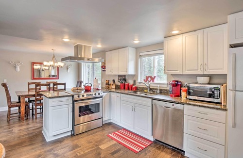 Breckenridge Cabin | Private Deck & Hot Tub! Breckenridge Family Haven