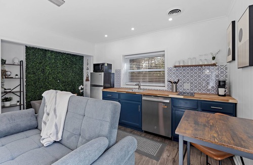 Tallahassee Apartment | Private Garden Retreat - King Bed - mins TMH + Downtown + FSU!