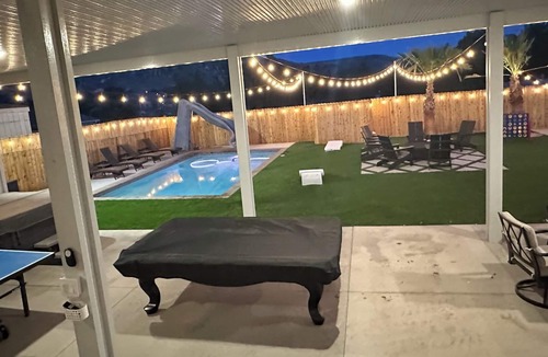 La Verkin House | Private heated pool/hot tub, pickleball mini golf. 9 Bdrms. 4 bath. EV charger.