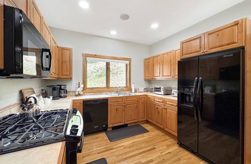 Edwards Villa | Private Hot Tub, 2700 Sq Feet, Free Private Shuttle - Arrowhead Townhome, Beaver Creek
