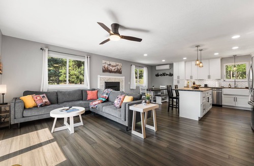 Richmond Hill Corridor House | Private Mountain home in Conifer: Hot tub, game room, pets. Near Red Rocks!