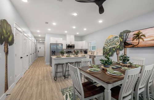 Holiday Beach House | Private Pool Xbox Gaming Wall King Suites Sleeps 14 Beach Unit A