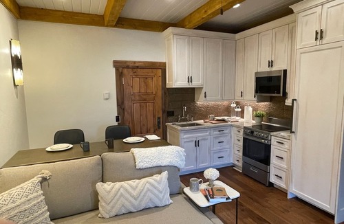 Tabiona Cabin | Private, Romantic Honeymoon/Anniversary Cabin Retreat with Pond and River Access