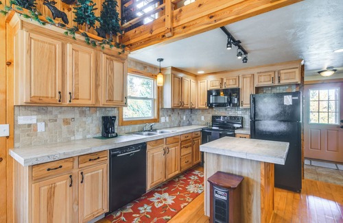 Indian Mountain Cabin | Private Wooded Escape w/Scenic Decks in Jefferson