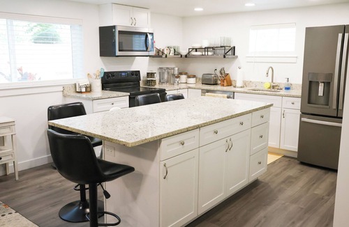 Rock Canyon Apartment | Provo 3-bedroom; new, fireplace, BBQ, AC, fast WiFi. Close to BYU, MTC, Sundance