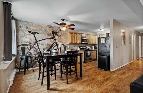 Martinez Park House | Putting Green Flats Near Old Town | Dogs Welcome