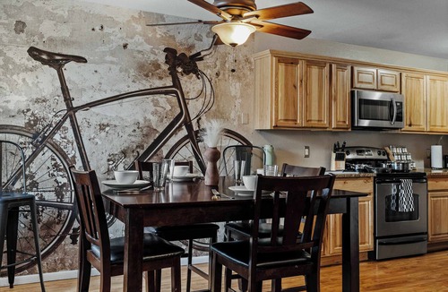 Martinez Park House | Putting Green Flats Near Old Town | Dogs Welcome