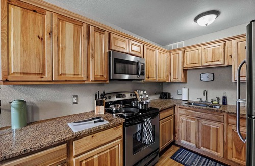 Martinez Park House | Putting Green Flats Near Old Town | Dogs Welcome