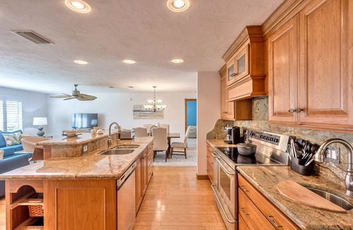 Ormond Shores Estates House | PVT OASIS HTD Pool Home Beach/River/Kayaks/Surf/Bikes/GameRm/Fireplace/Ping Pong