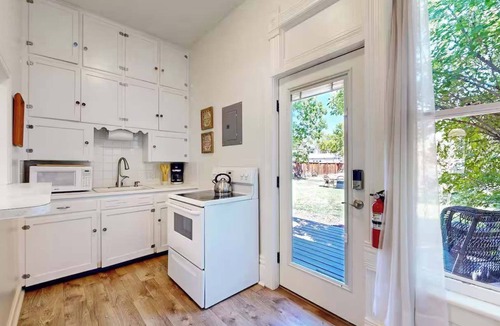 Old Town House | Quaint Victorian Duplex 1/4 mile to Old Town SQ