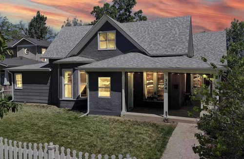 Old Town House | Quaint Victorian Duplex 1/4 mile to Old Town SQ