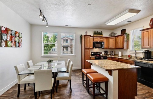South Jordan Apartment | Quiet 2BR/2BA Near Hiking & Trails, Parks & Summer Fun – Spacious 1,300 Sq Ft