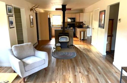 Basalt House | Quiet Basalt Home Fenced Yard, Work Space, Pets ok