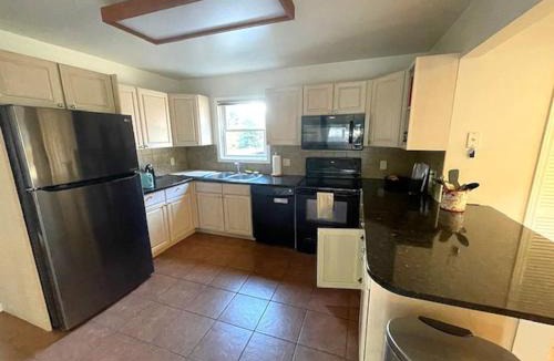 Basalt House | Quiet Basalt Home Fenced Yard, Work Space, Pets ok