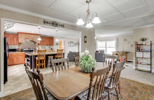 Pansey House | Quiet Family Home in Headland w/Games & Yard
