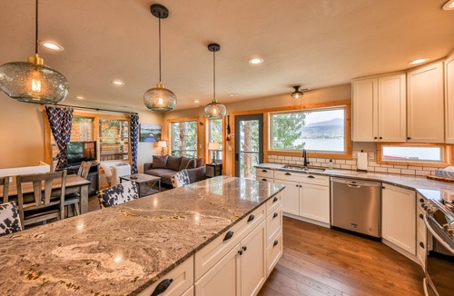 Grand Lake Cabin | Quintessential Lake House on the shore of GL, awe-inspiring views