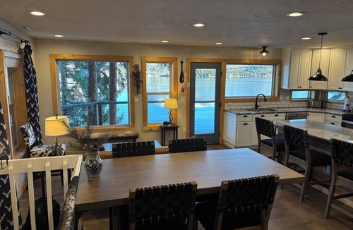 Grand Lake Cabin | Quintessential Lake House on the shore of GL, awe-inspiring views