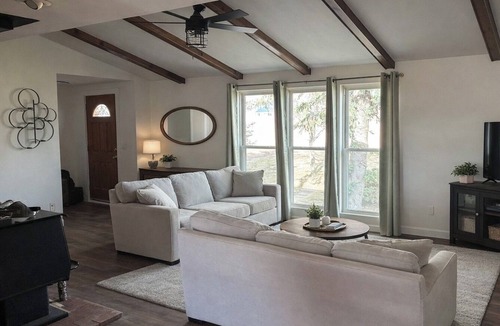 Peyton House | Quite 4-bedroom house on 3.5 acres/minutes from town