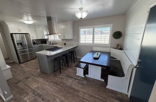 Vernal House | Raptor Retreat dino themed spacious 3 bedroom home sleeps 10 great for families
