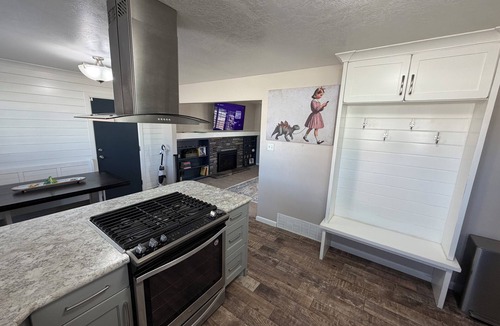 Vernal House | Raptor Retreat dino themed spacious 3 bedroom home sleeps 10 great for families