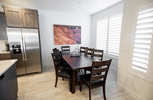 Washington Fields Condo | ⛏️ Red Rock ⛏️ Adventurous Desert Experience | POOL IS OPEN!