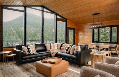 Doubleheader House | Red Rocks Gather - Hot tub, sauna, cinema & views