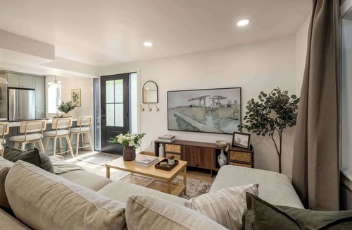 Silver Creek Apartment | Refined Modern Suite w/Round Valley Trail Access