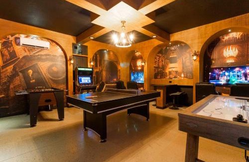 Four Corners House | Relax Play: Spacious Themed Retreat in Solara