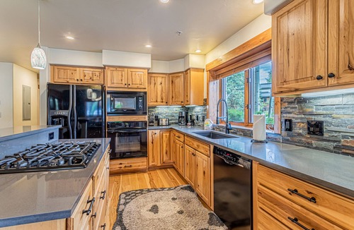 Steamboat Springs Condo | Relaxed Comfort in a Prime Location – The Pines at Ore House!