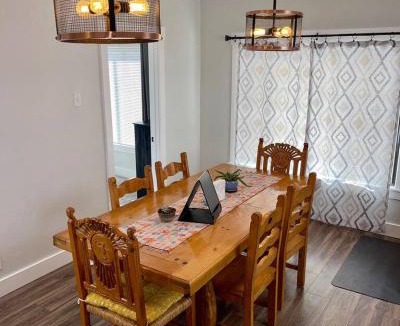 Price House | Relaxing hot tub, games, & BBQ, near downtown fun!