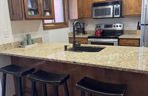 Silvercreek House | Relaxing, Quiet Retreat! Great floor plan for Friends & Family! So comfortable!