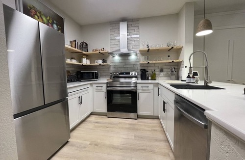 West Kissimmee Condo | Remodeled 2BR 2BA Near Walt Disney Parks, Pool + Gym +WiFi +Parking