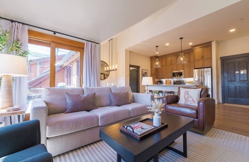 River Run Condo | Remodeled 2BR/3BA River Run Luxe Vaulted Ceilings Washer/Dryer Sleeps 8