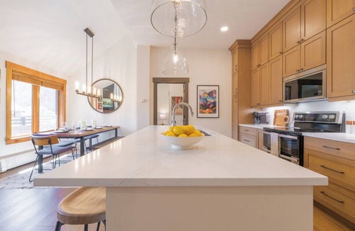 River Run Condo | Remodeled 2BR/3BA River Run Luxe Vaulted Ceilings Washer/Dryer Sleeps 8