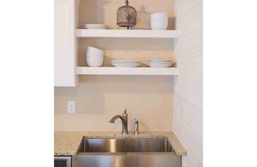 Destin House | Remodeled Destin Cottage with Easy Access to Dining, Shopping, and Harbor!
