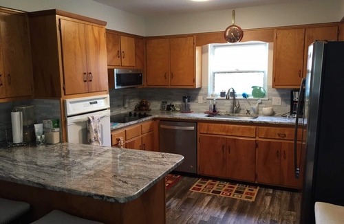 Lake Lorraine House | Remodeled House with Pool on Quiet cul-de-sac! Walk to beach on Bay!