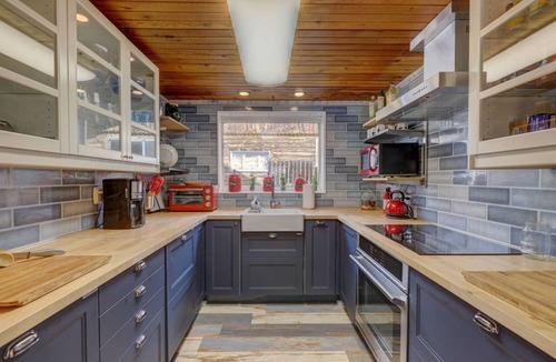 Twin Lakes Cabin | Remodeled Lake Cabin, Stunning Mtn View, New Patio