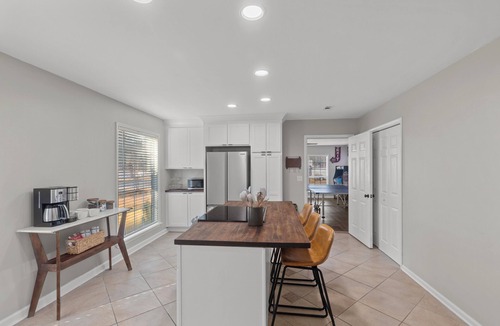 Dothan House | Renovated 3 Bed 2 Bath,Dog Friendly, Game Room, Fenced Yard, Well Equipped Kitchen, 5 Smart TVs