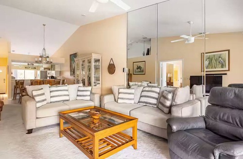 Naples Condo | Resort-style condo - close to great beaches and downtown Naples.
