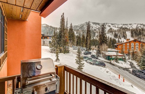 Salt Lake Mountain Resorts Condo | Resort Townhome with Deck, Grill, Fireplace, WiFi, Shared Pool & Hot Tub-Sauna