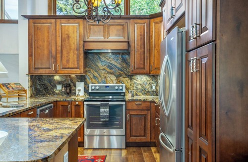 Avon House | Ridgepoint 202 | Updated 3BR+Loft Ski-Way Townhome