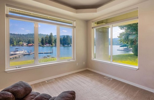 Post Falls House | River Front Home - Private Beach