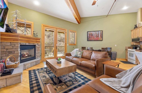 Estes Park Condo | River Overlook Loft: Downtown Condo