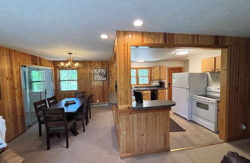 Grand Lake Cabin | RIVER SIDE walking distance to town/the lake & Rocky Mnt Natl Park! 3-bedroom