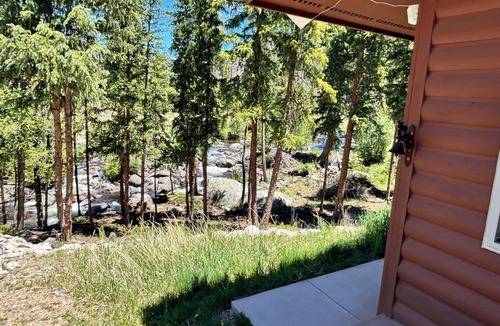 Grand Lake Cabin | RIVER SIDE walking distance to town/the lake & Rocky Mnt Natl Park! 3-bedroom